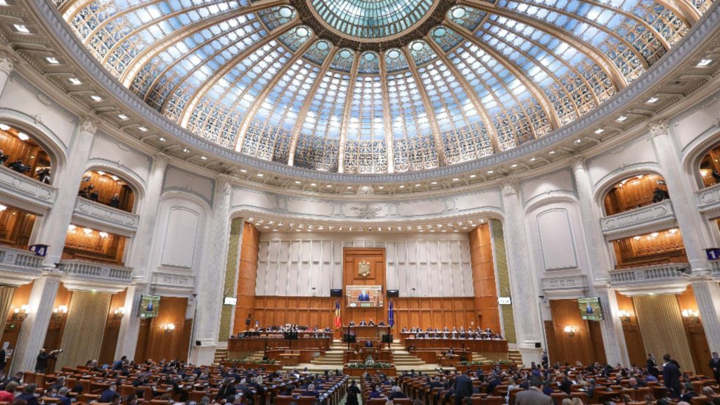 Legea împotriva parlamentarilor chiulangii a fost promulgată. Cum vor fi pedepsiți aleșii care fentează ședințele Legislativului