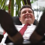 Nicușor Dan a semnat pentru defrișarea unui parc din inima Capitalei. Zeci de copaci, puși la pământ