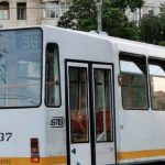 Tramvai implicat într-un grav accident în sectorul 5 al Capitalei. 5 maşini au fost avariate, o persoană a fost rănită