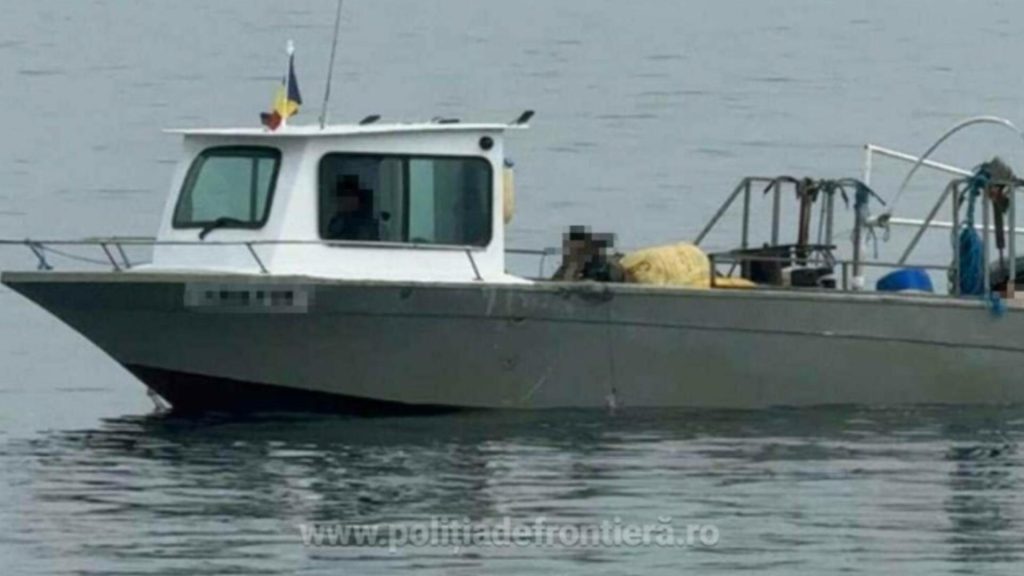 Pescador neînregistrat, depistat pe mare de Garda de Coastă. Peste 760 de kilograme de pește, descoperite la bord