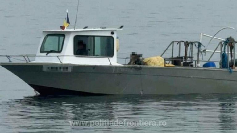 Pescador neînregistrat, depistat pe mare de Garda de Coastă. Peste 760 de kilograme de pește, descoperite la bord