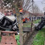 Accident în Cluj. Patru tineri, răniți după ce au aterizat cu mașina într-un șanț