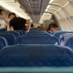 Momente de panică maximă! Un pasager a rămas blocat în toaleta avionului. Zborul a fost deviat. Producătorul va cheltui o avere pe reparații