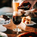 În cât timp iese alcoolul din sânge? Care sunt factorii ce influențează metabolizarea și ce băutură este elimină cel mai repede din organism