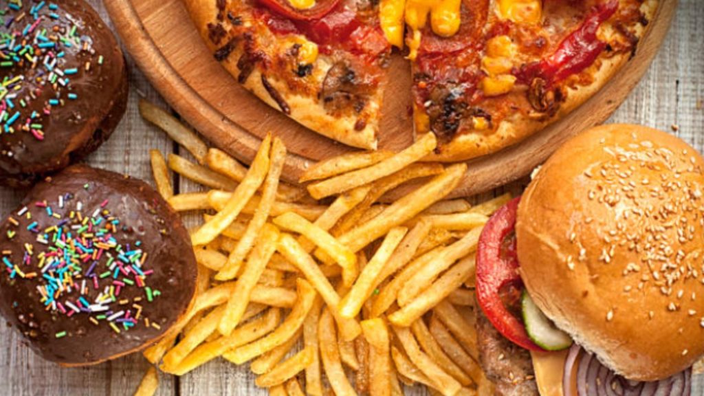 Alimentele pe care neurologii le evită cu orice preț. Afectează grav sănătatea creierului