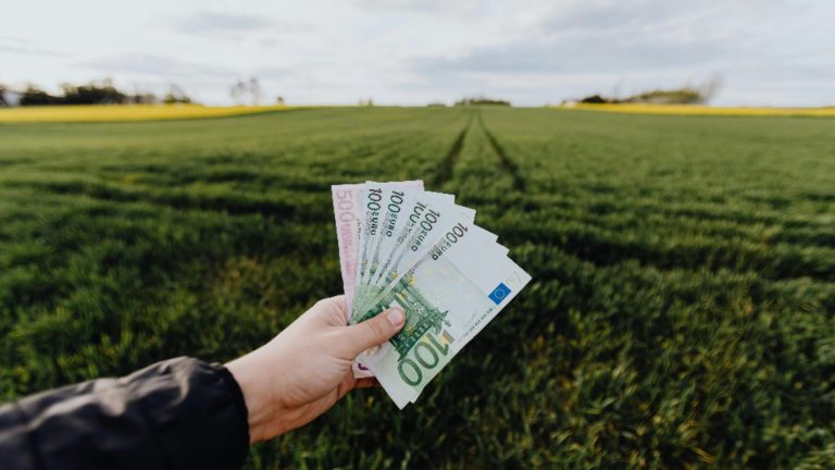 Zodii care vor avea parte de NOROC LA BANI în acest weekend. Vezi dacă te numeri printre norocoși