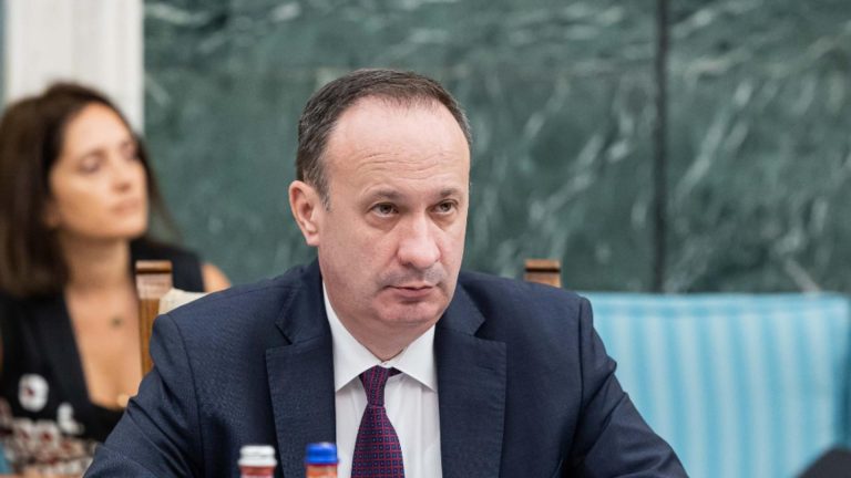 Un fost ministru PSD îl face praf pe Nicușor Dan: "Șobolăneală" politică! Generalul e disperat! Păpușa cu păr creț are doar 11%"