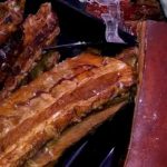 Șoc în Carrefour Mega Mall: Magazinul vindea carne cu mucegai, iar vitrinele erau murdare. Ouă de Paște au fost oprite de la vânzare
