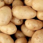 Secretul pentru o recoltă de cartofi mai bogată ca niciodată. Ce trebuie să faci când aceștia încep să crească