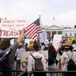 Mii de americani au iești să protesteze împotriva lui Trump: „Nu vrem dictatură!” VIDEO