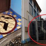 Admirator al nazismului, reținut de poliție. Are o zvastică pe pragul ușii și simbolul SS pe poarta casei