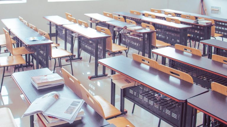 Realitate rușinoasă pentru România! Peste 7.600 de elevi nu au identificat în textul de la simularea Evaluarii Naționale cuvântul „feburarie”