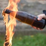 12 tineri înarmați cu cocktailuri Molotov și pistoale airsoft se pregăteau de o răfuială în parcarea mallului Băneasa. Polițiștii le-au potolit avântul bătăușilor