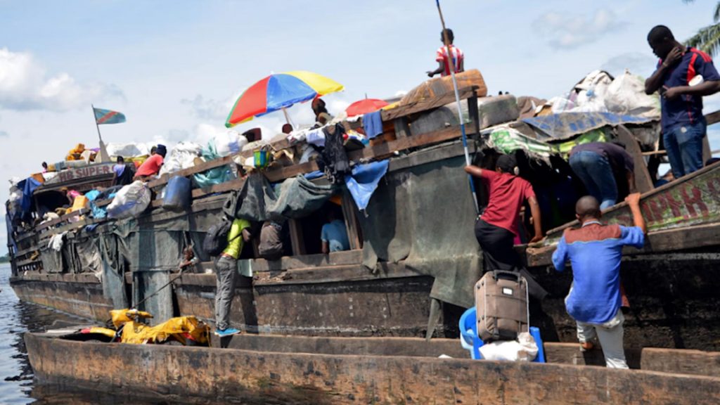 Tragedie în Congo. Au murit cel puţin 143 de persoane, după ce o ambarcaţiune a luat foc