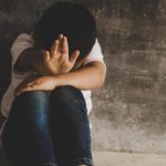 Adolescent înjunghiat, într-un centru de plasament din Mehedinți. E al doilea caz grav, la interval de câteva zile: 10 tineri au pătruns în clădire pentru răzbunare