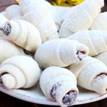 Rețeta celor mai fragede cornulețe cu magiun sau nucă. Ingredientul care le face sfârâmicioase. Necesită doar 2 linguri