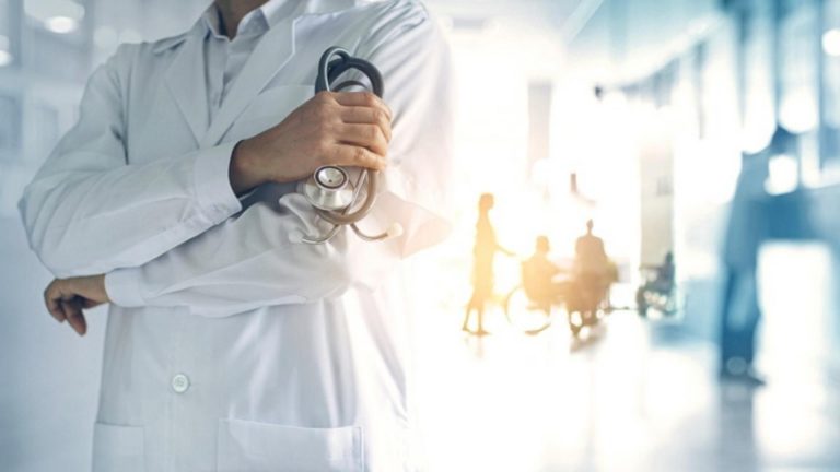 Spitalele pot primi donații de la pacienții recunoscători, însă NU și medicii. Legea, promulgată de Bolojan