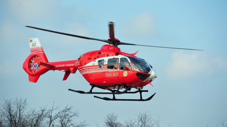Trei persoane, printre care și un copil, au fost rănite într-un grav accident, în Bistrița-Năsăud. A fost solicitată intervenția elicopterului SMURD