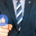 Noi reguli în plină campanie electorală pentru rețelele sociale: cum pot fi BLOCAȚI românii pentru postările online prin care susțin un candidat