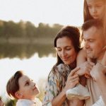 Cuvintele pe care trebuie să i le spui frecvent copilului tău. Îi vor spori încrederea în el și îl vor apropia de tine
