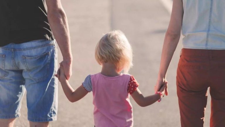 6 griji la care ar trebui să renunțe părinții. Sigur și tu le ai, deși sunt inutile