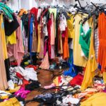 ANPC a găsit „produse periculoase” într-un magazin cu haine second-hand: peste o tonă de marfă a fost confiscată - fără certificat de dezinfecție și dezinsecție