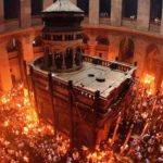 Când va ajunge Lumina Sfântă de la Ierusalim în România. Ora la care reprezentanții eparhiilor din țară o vor putea lua