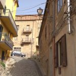 O casă de vis cumpărată cu doar 5 lei: povestea unei familii care și-a găsit refugiul într-o zonă pitorească