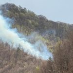 Incendiu devastator de vegetație în Argeș. Suprafața afectată este de 24 de hectare - elicopterul Black Hawk a intervenit în misiunea de stingere a focului
