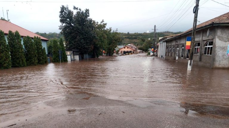 Cod gaben de inundații pe râul Prut. Viitura vine din Ucraina