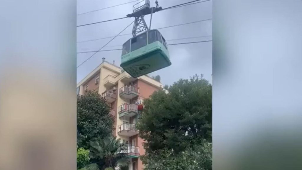 Tragedie în Italia. Patru oameni au murit după ce au căzut cu telecabina