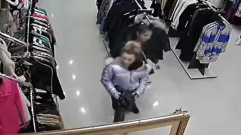 Haine în valoare de 9000 de lei, furate dintr-un mall din Cluj. Printre hoațe, și o minoră