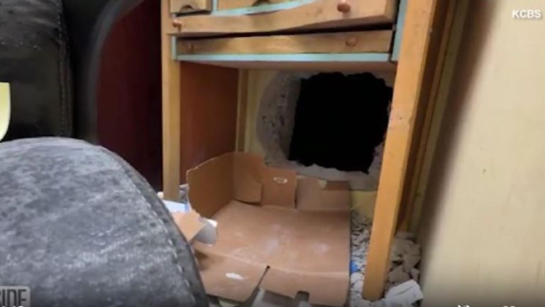Jaf de 20 de milioane de dolari într-un magazin de lux de bijuterii. Hoții au ajuns la seifuri printr-o spărtură în zid