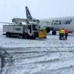 Angajații Aeroportului Sibiu, maraton meteo, la muncă: „Episod nou la fiecare oră”