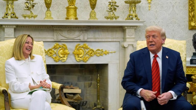 Gafe la nivel înalt. Traducătoarea Georgiei Meloni a spus lucruri trăsnite la întâlnirea cu Donald Trump