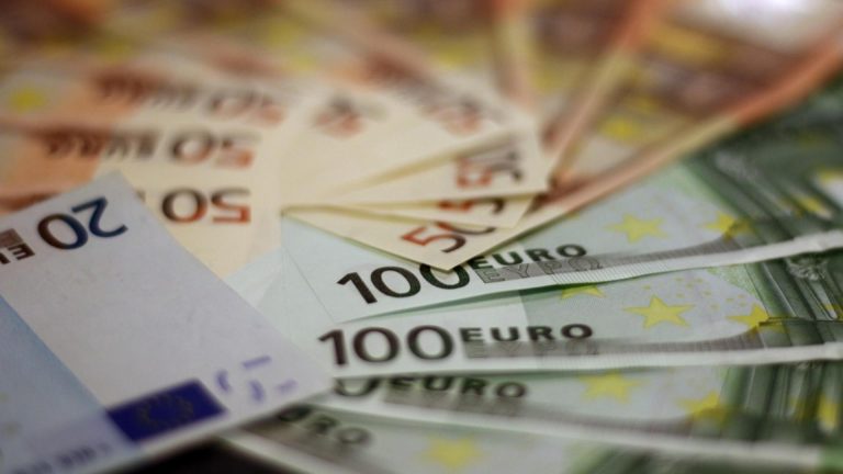 România s-a împrumutat mai mult în ultimul trimestru din 2024. Datoria guvernamentală rămâne încă sub media UE