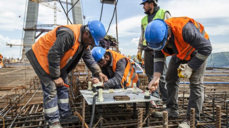 Cine a inventat munca, așa cum o știm noi azi. El este cel pe care poți să îl insulți în gând în drum spre serviciu