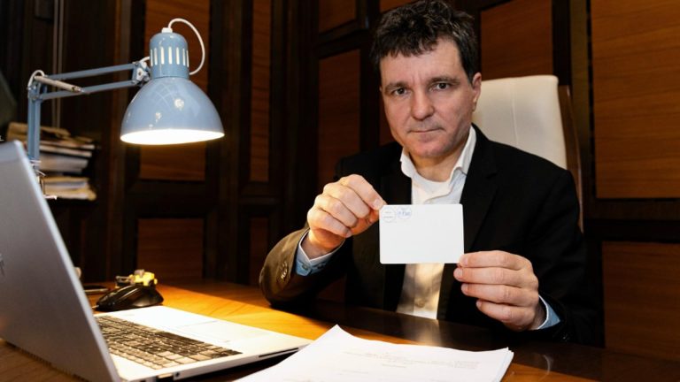 Cine sunt oligarhii din spatele lui Nicușor Dan, de ce se blochează "independentul" reziștilor când este întrebat despre sursele de finanțare?