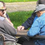 Pensionarii își vor primi banii înainte de sărbători. Noi ajutoare de 400 de lei pentru români