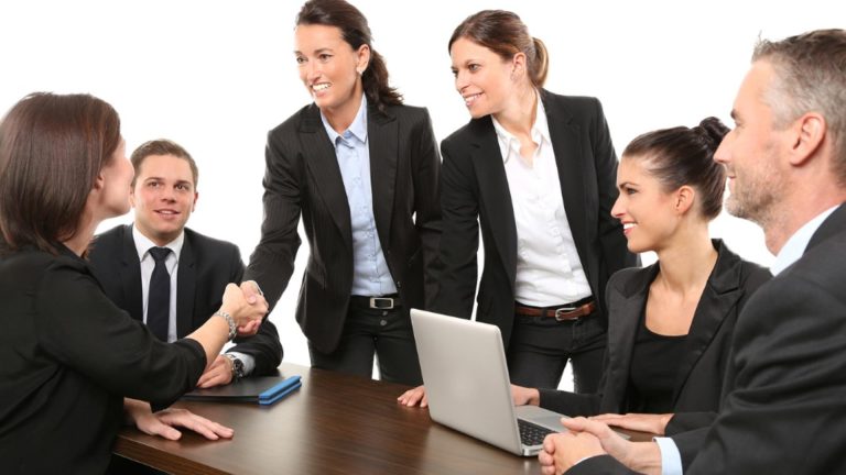 8.000 de lei lunar, lucrând exclusiv de acasă. Cel mai bun job part-time din România