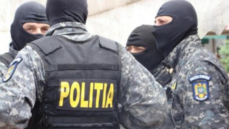 Percheziții în Mehedinți! Sunt vizați indivizi care-și "răpeau" prietenii și îi tâlhăreau