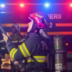 Două femei, transportate la spital cu atac de panică în urma unui incendiu într-un bloc din Titu. 15 persoane, evacuate din imobil