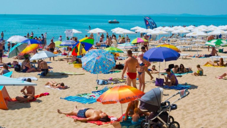 Țara în care își petrec românii vacanța de vară ia o măsură radicală. Va înființa Poliția Turistică