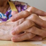 Pensionarii, lăsați cu ochii în soare înainte de Paște! Ajutoarele pentru alimente NU ajung la oameni în această lună: motivul este halucinant