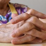 Cu câți BANI rămân pensionarii după facturi și medicamente. Mărturii cutremurătoare: Ne luăm mâncarea pe datorie de la magazin