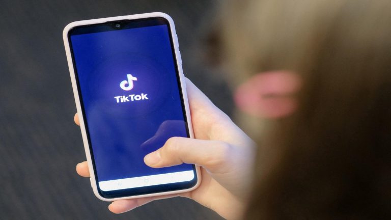 O nouă tendință apărută pe Tik Tok pune în pericol sănătatea! Promovează slăbirea extremă: avertismentul autorităților