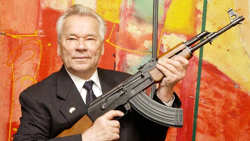 Mihail Kalașnikov, printre inventatorii care își regretă creațiile: „Aș fi preferat să fi inventat o mașină de tuns iarba”