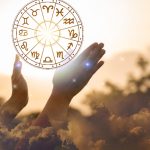 Horoscop vineri, 4 aprilie. Berbecii, sfătuiți să aleagă traiul simplu și să se relaxeze un pic. Schimbări majore pentru Tauri și Scorpioni