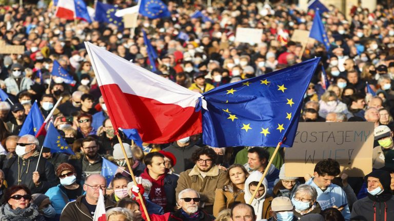 Bătălia mare și la prezidențialele din Polonia. Nu mai puțin de 17 candidați s-au înscris în cursa electorală