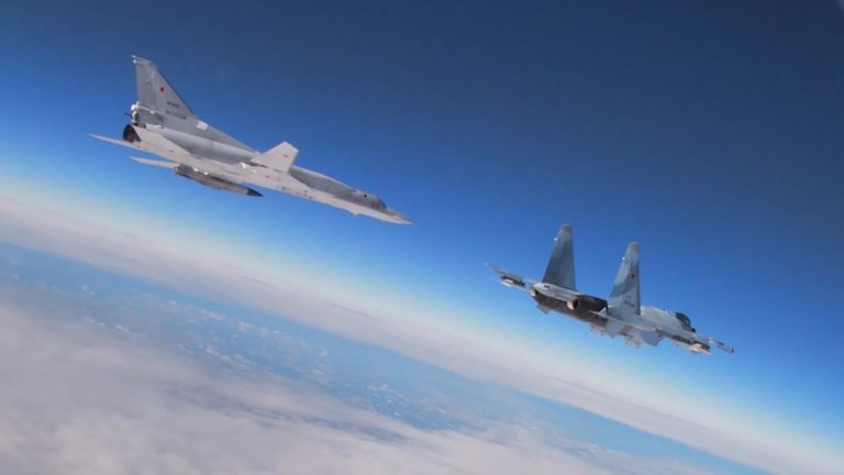 Un bombardier strategic rusesc s-a prăbușit în Siberia: un mort